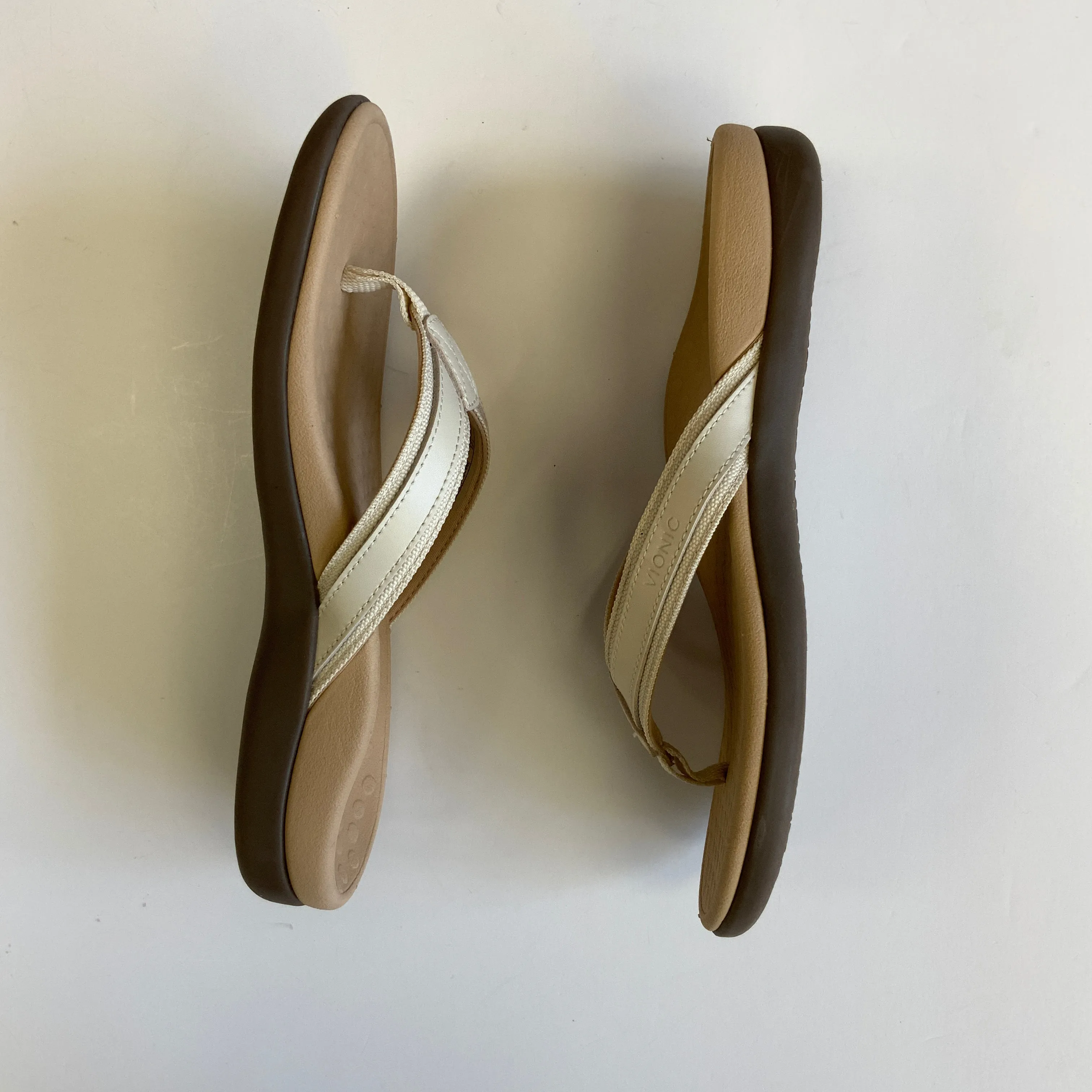 Cream Sandals Flip Flops Vionic, Size 7